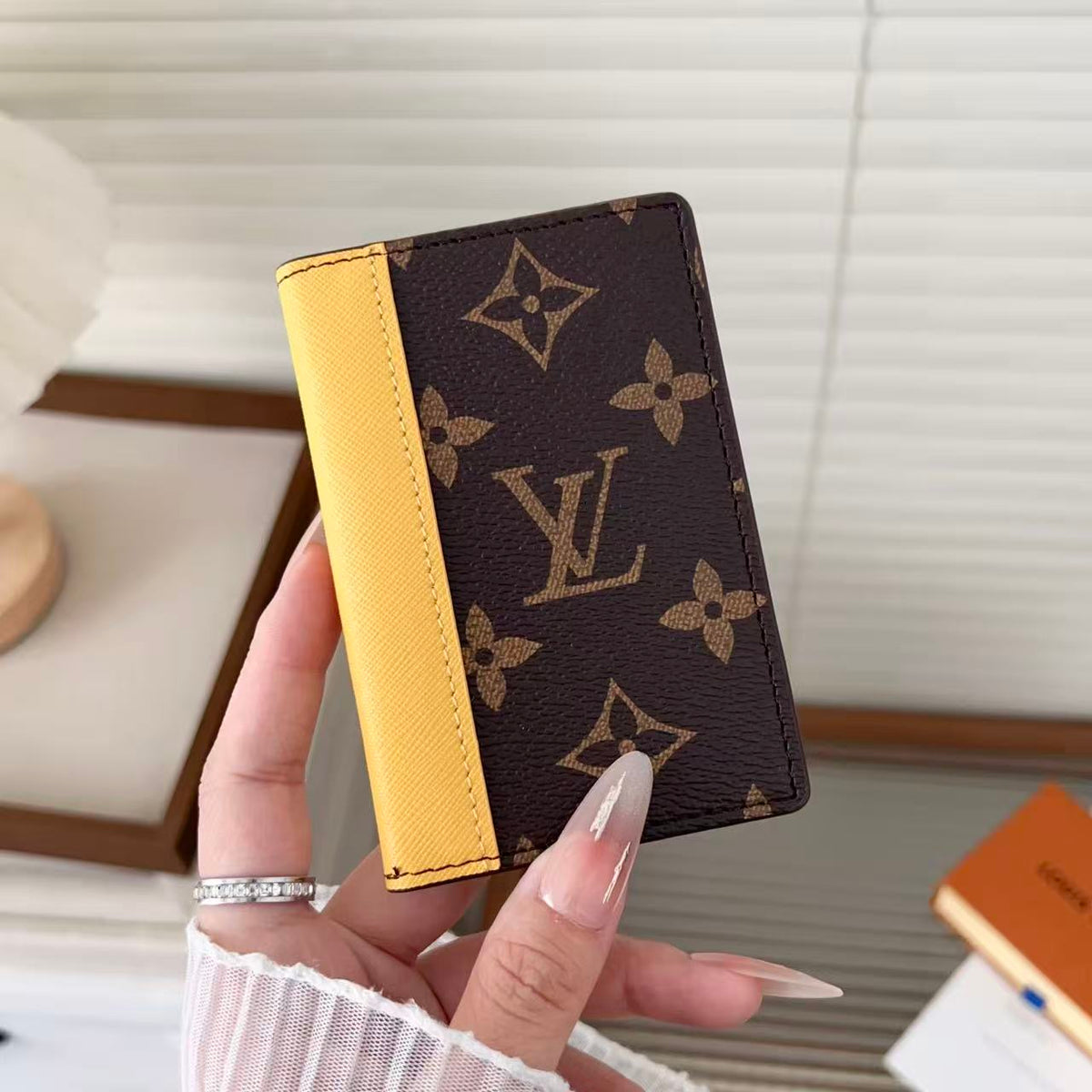 Lv luxury Leather Card Holder - Premium Credit Card Wallet