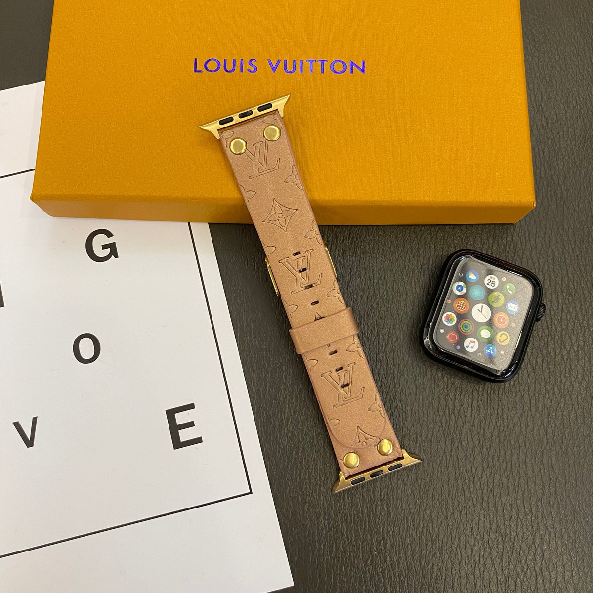 Bracelet de rechange Apple avec décoration en rivets et monogramme en relief Roxy New 2