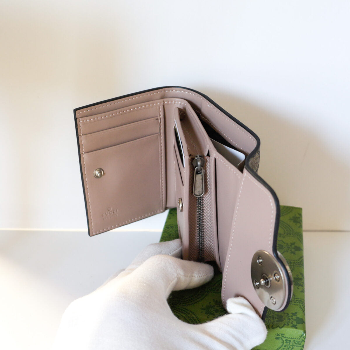 Luxury GUCCI Monogram Canvas Wallet Magnetic Clasp